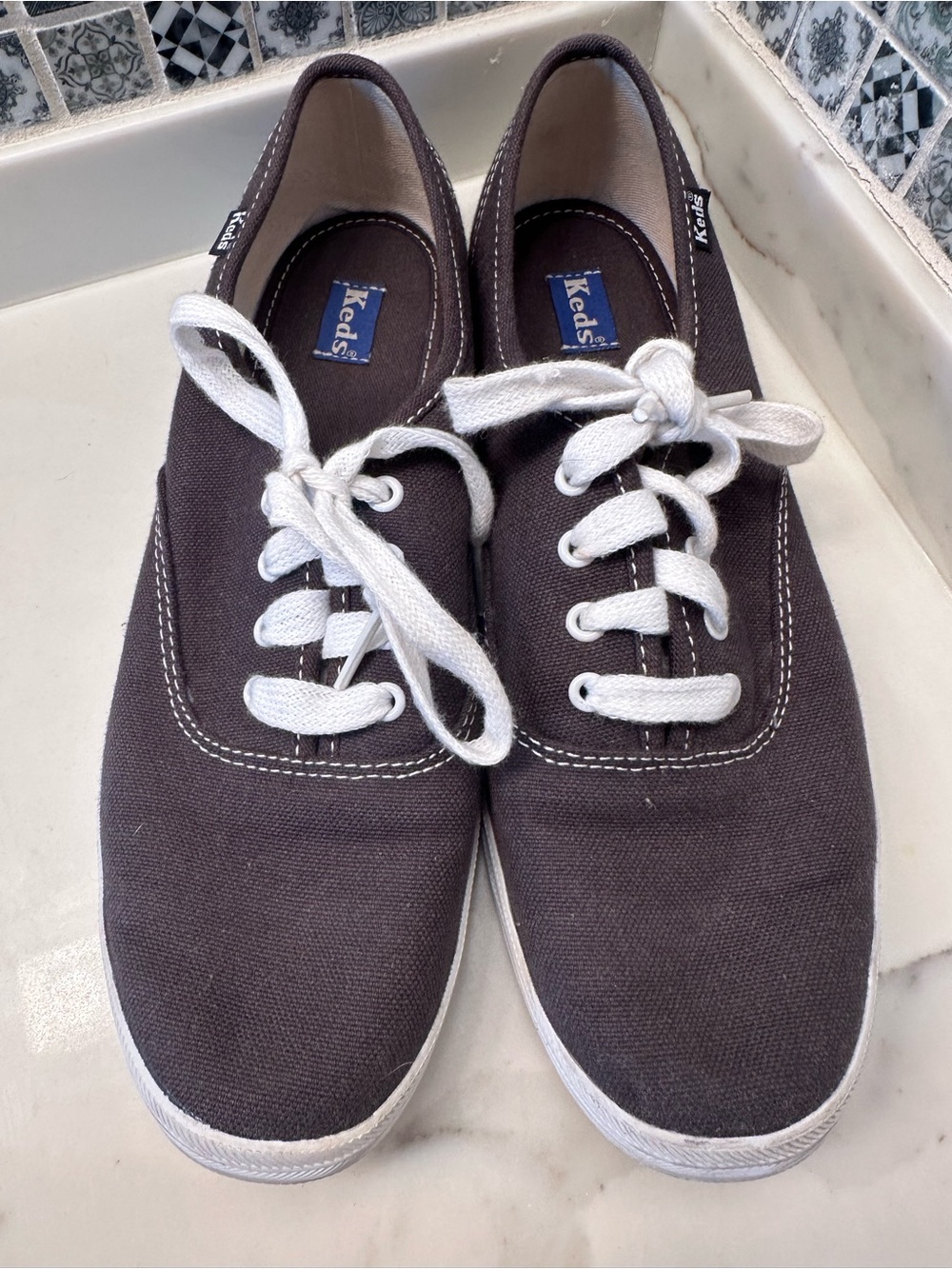 Keds dark grey sneakers tennis shoes 8 great condition maybe worn once
